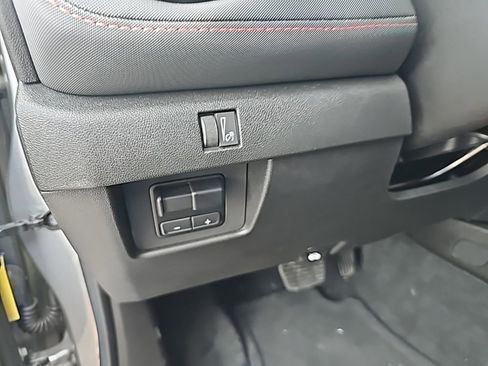 Used 2025 Chevrolet Colorado Z71 image 11