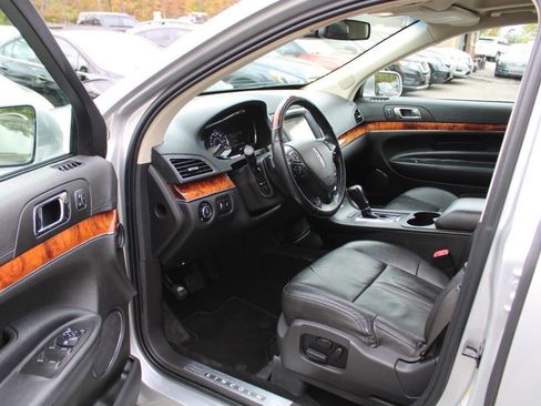 Used 2019 Lincoln MKT AWD image 24