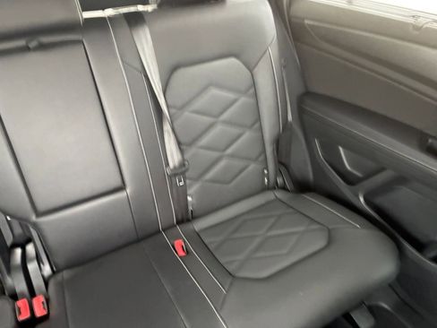 Used 2025 Volkswagen Atlas Cross Sport SE image 39