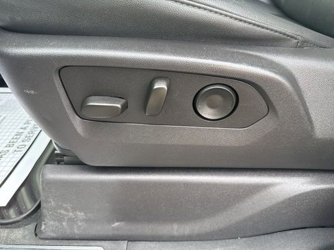 Used 2025 GMC Sierra 1500 SLT image 16