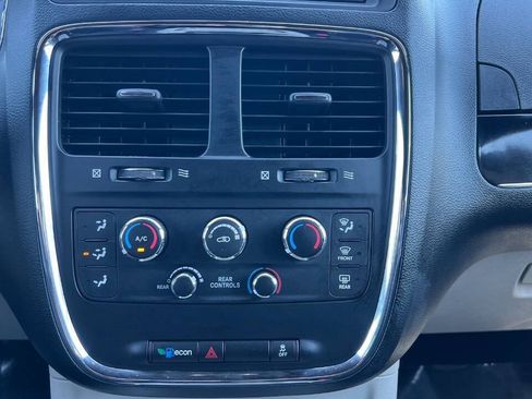 Used 2017 Dodge Grand Caravan SXT FWD image 35