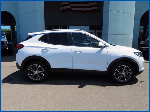 Used 2022 Buick Encore GX Select FWD image 2