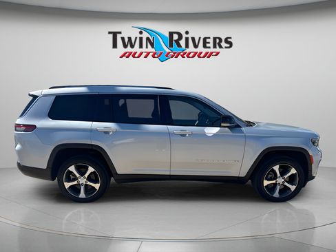 Used 2023 Jeep Grand Cherokee L Limited AWD/4WD image 5