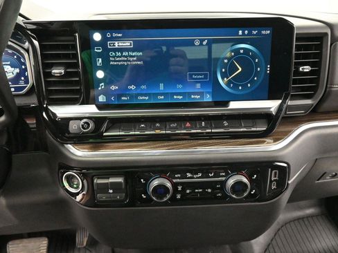 Used 2022 Chevrolet Silverado 1500 LT AWD/4WD image 22