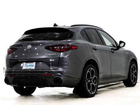 Used 2022 Alfa Romeo Stelvio Veloce image 7