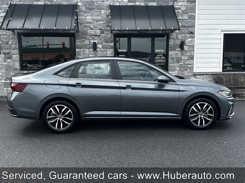 Used 2026 Volkswagen Jetta SE FWD image 9