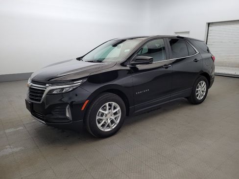 Used 2023 Chevrolet Equinox LT FWD image 2