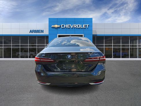 Used 2025 BMW i5 xDrive40 w/ Premium Package image 6