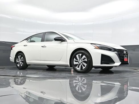 Used 2025 Nissan Altima 2.5 S image 38