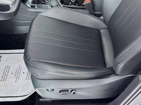 Certified 2023 Volkswagen Tiguan SE w/ Panoramic Sunroof Package image 19