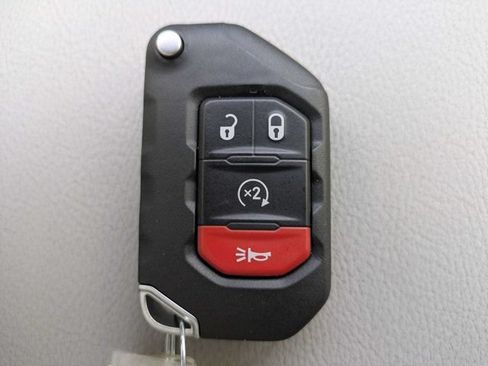 Used 2021 Jeep Wrangler Unlimited Sahara AWD/4WD image 31
