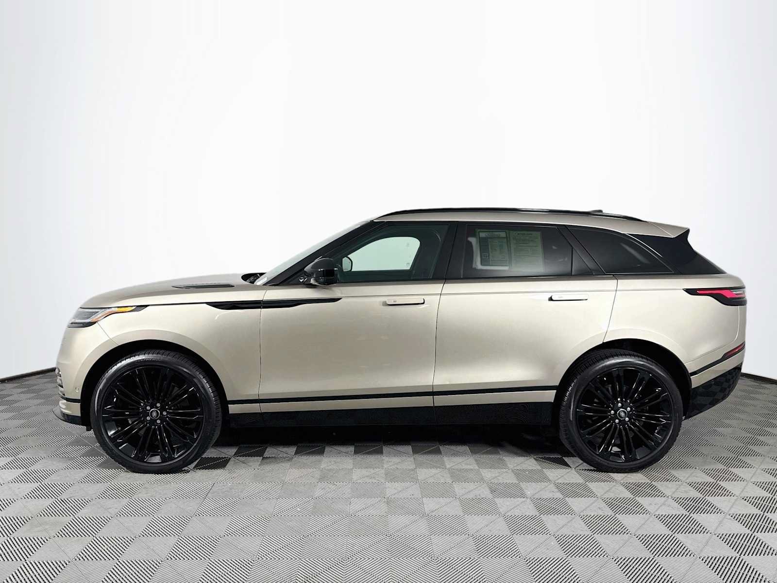 Used 2026 Land Rover Range Rover Velar Dynamic SE AWD/4WD image 8