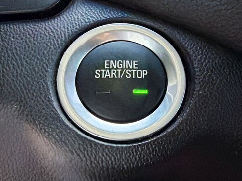 Used 2021 Chevrolet Equinox LT image 36