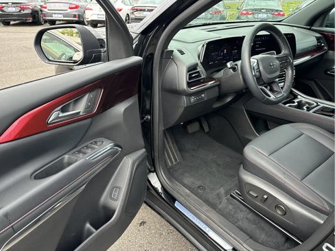 Certified 2025 Chevrolet Traverse Z71 w/ Driver Confidence Package AWD/4WD image 8
