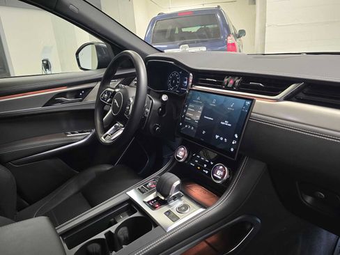 Used 2026 Jaguar F-PACE R-Dynamic S AWD/4WD image 9
