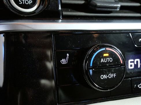 Used 2024 Nissan Pathfinder SV image 23