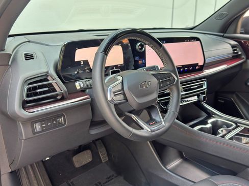 Used 2025 Chevrolet Traverse Z71 w/ Enhanced Driving Package AWD/4WD image 13
