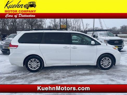 Used 2013 Toyota Sienna XLE image 1