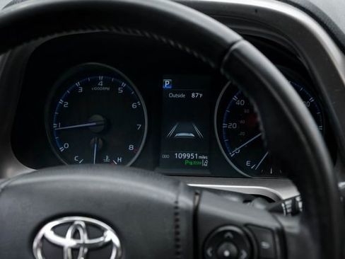 Used 2018 Toyota RAV4 XLE image 27