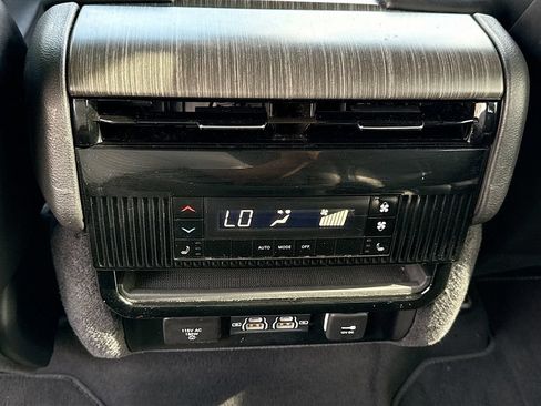 Used 2024 Jeep Wagoneer L Series III w/ Flexible Seating Group AWD/4WD image 27