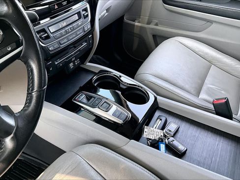 Certified 2020 Honda Pilot Touring image 17