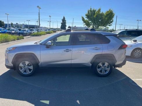 Used 2025 Toyota RAV4 XLE AWD/4WD image 8
