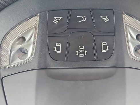 Used 2025 Chrysler Pacifica Select image 50