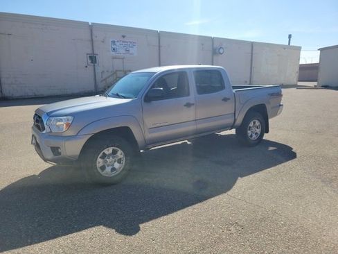 Used 2015 Toyota Tacoma 4x4 Double Cab w/ TRD Off-Road Package image 26