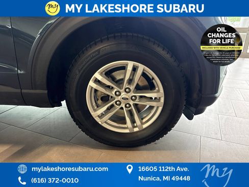 Used 2022 Ford Explorer XLT w/ Equipment Group 202A AWD/4WD image 31