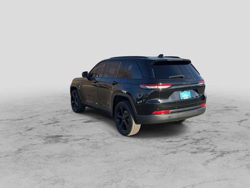 Certified 2023 Jeep Grand Cherokee Altitude image 6