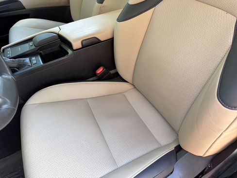 Used 2021 Lexus ES 300h w/ Premium Package FWD image 16