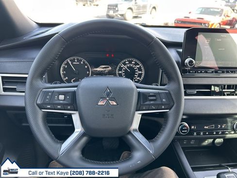 Used 2022 Mitsubishi Outlander SE image 25