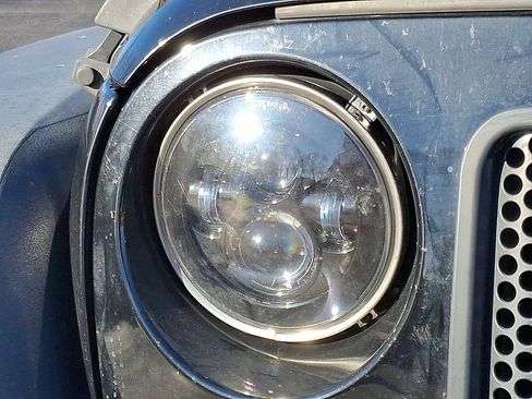 Used 2016 Jeep Wrangler Sport AWD/4WD image 9