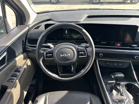 Used 2025 Kia Carnival FWD image 11