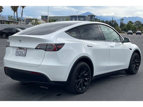 Used 2025 Tesla Model Y Long Range AWD/4WD image 7