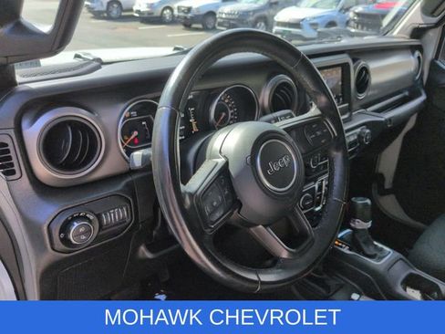 Used 2022 Jeep Gladiator Sport image 10
