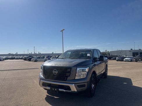 Certified 2024 Nissan Titan SV w/ SV Convenience Package image 7