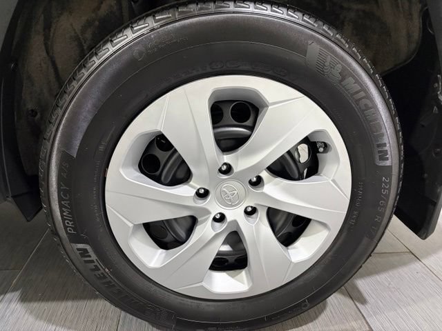 Used 2024 Toyota RAV4 LE FWD image 23