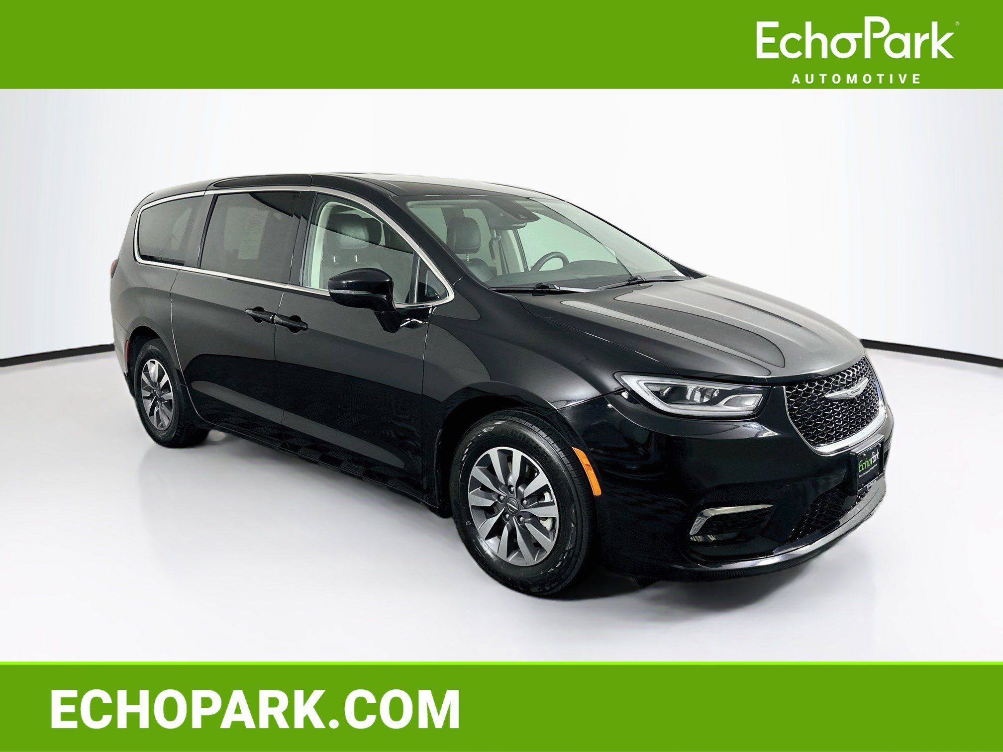 Used 2024 Chrysler Pacifica Limited FWD image 1