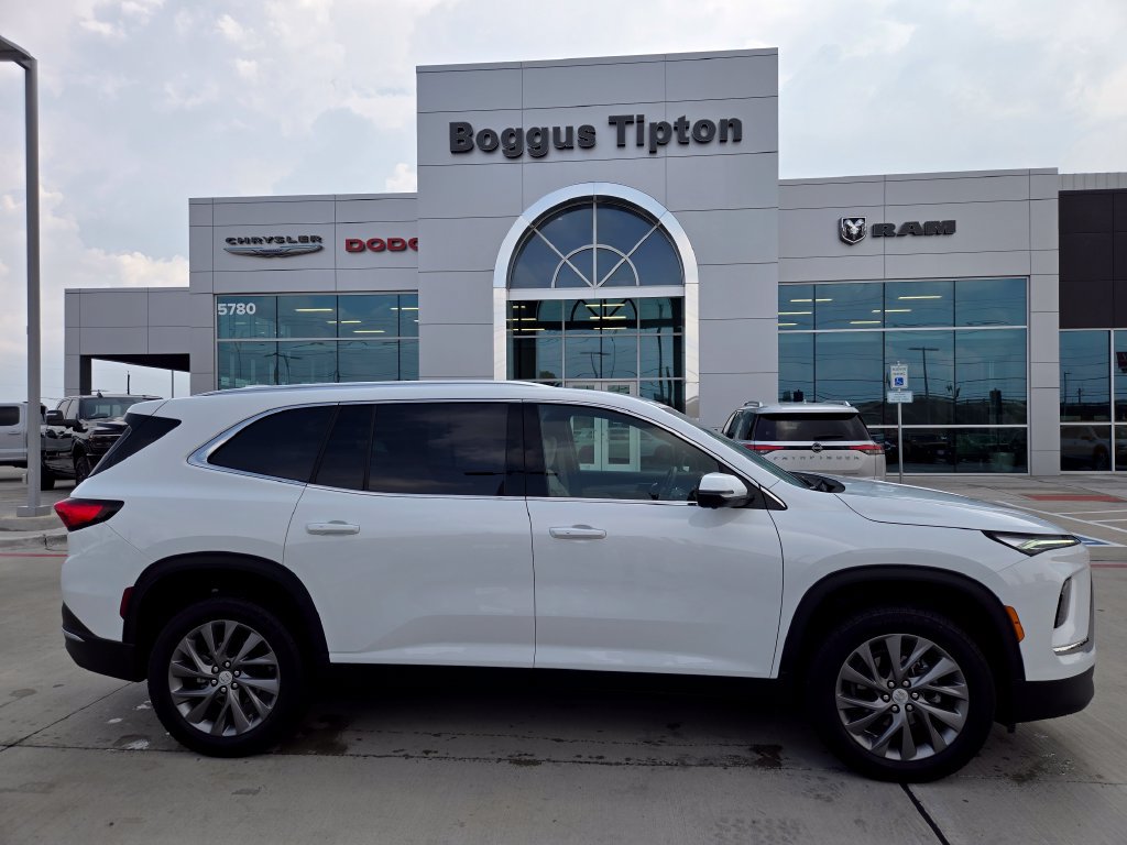 Used 2026 Buick Enclave Preferred FWD image 2