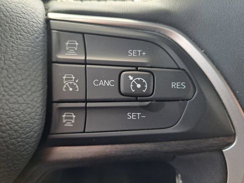 Certified 2025 Jeep Grand Cherokee Limited w/ Black Appearance Package AWD/4WD image 21
