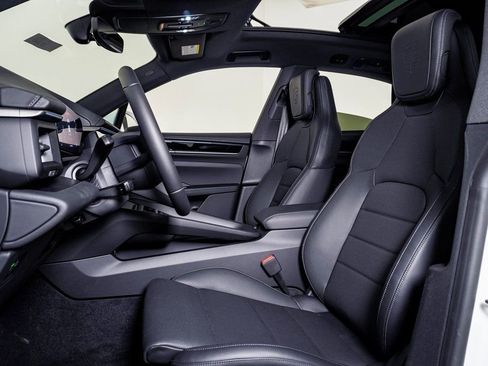 New 2026 Porsche Macan 4 Electric image 5