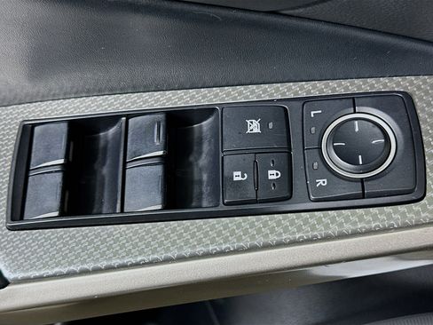 Used 2016 Lexus IS 300 4dr Sdn AWD image 15