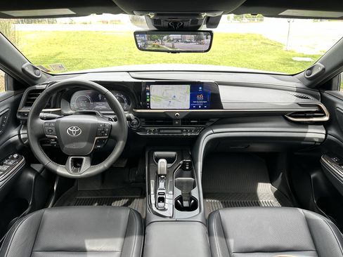 Used 2025 Toyota Crown Signia w/ Advanced Technology Package AWD/4WD image 32