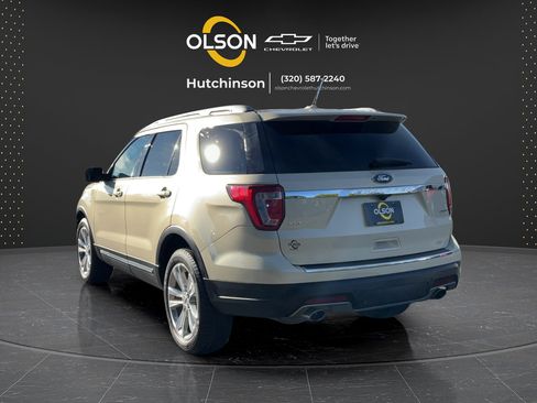 Used 2018 Ford Explorer XLT w/ Equipment Group 201A AWD/4WD image 11