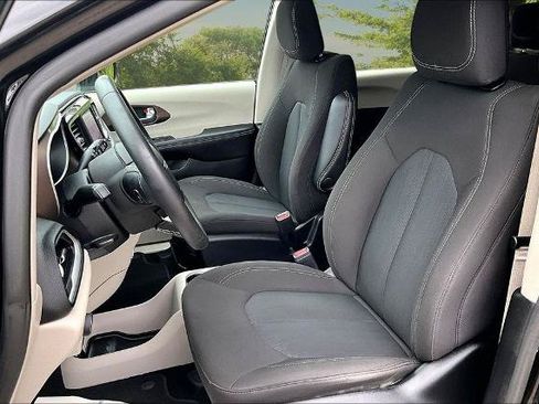 Used 2023 Chrysler Voyager LX FWD image 24