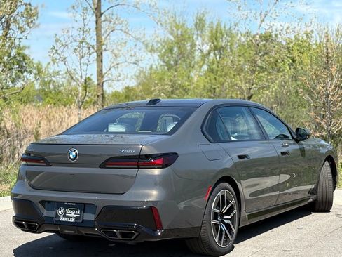 Used 2025 BMW 760i xDrive w/ Luxury Rear Seating Package image 6