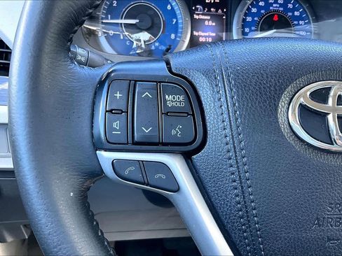 Used 2019 Toyota Sienna XLE image 21