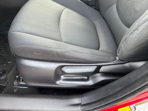 Used 2021 Toyota Corolla LE image 11