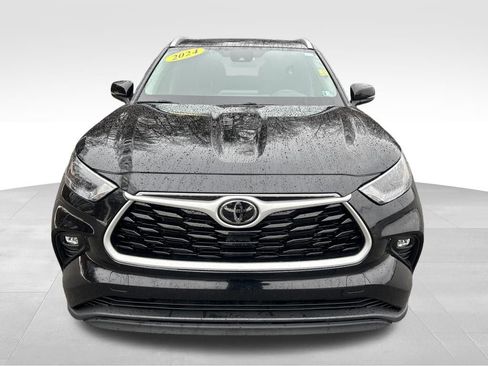 Used 2024 Toyota Highlander XLE image 8